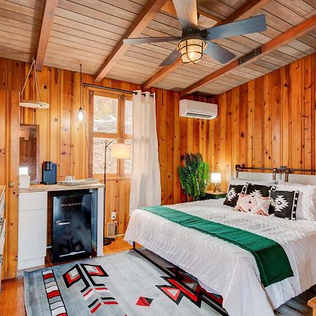 The Furry Lodge Double Ste 2&3 Уэйнсвилл Экстерьер фото