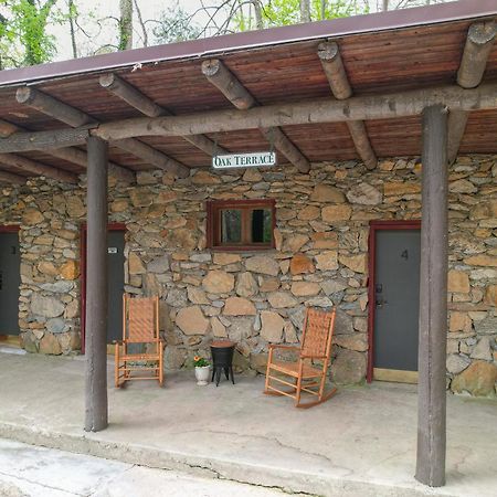 The Furry Lodge Double Ste 2&3 Уэйнсвилл Экстерьер фото