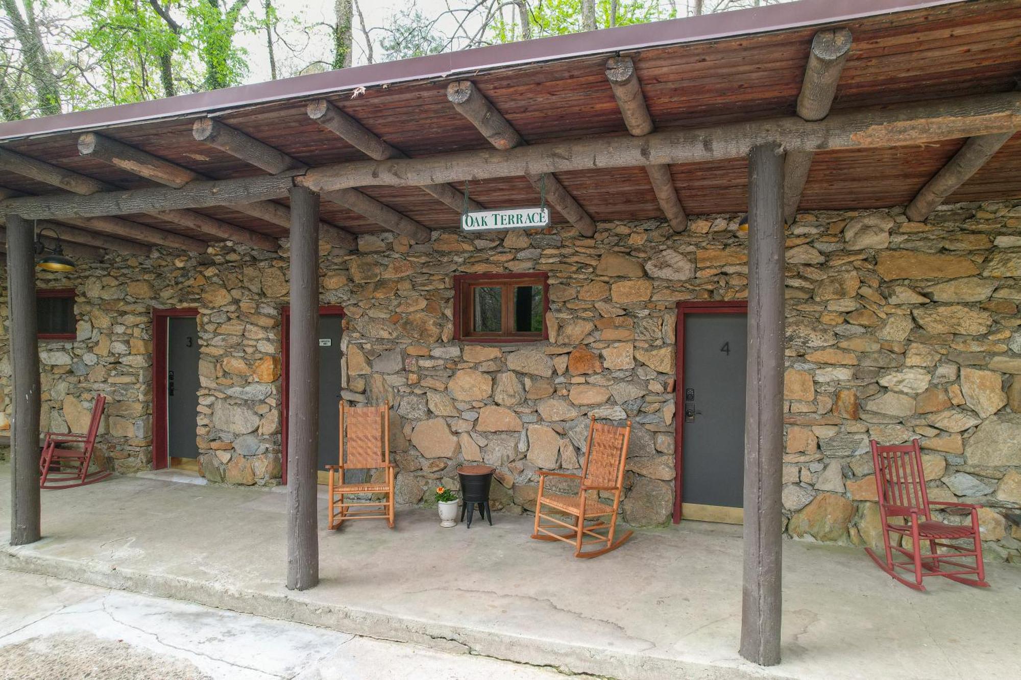 The Furry Lodge Double Ste 2&3 Уэйнсвилл Экстерьер фото